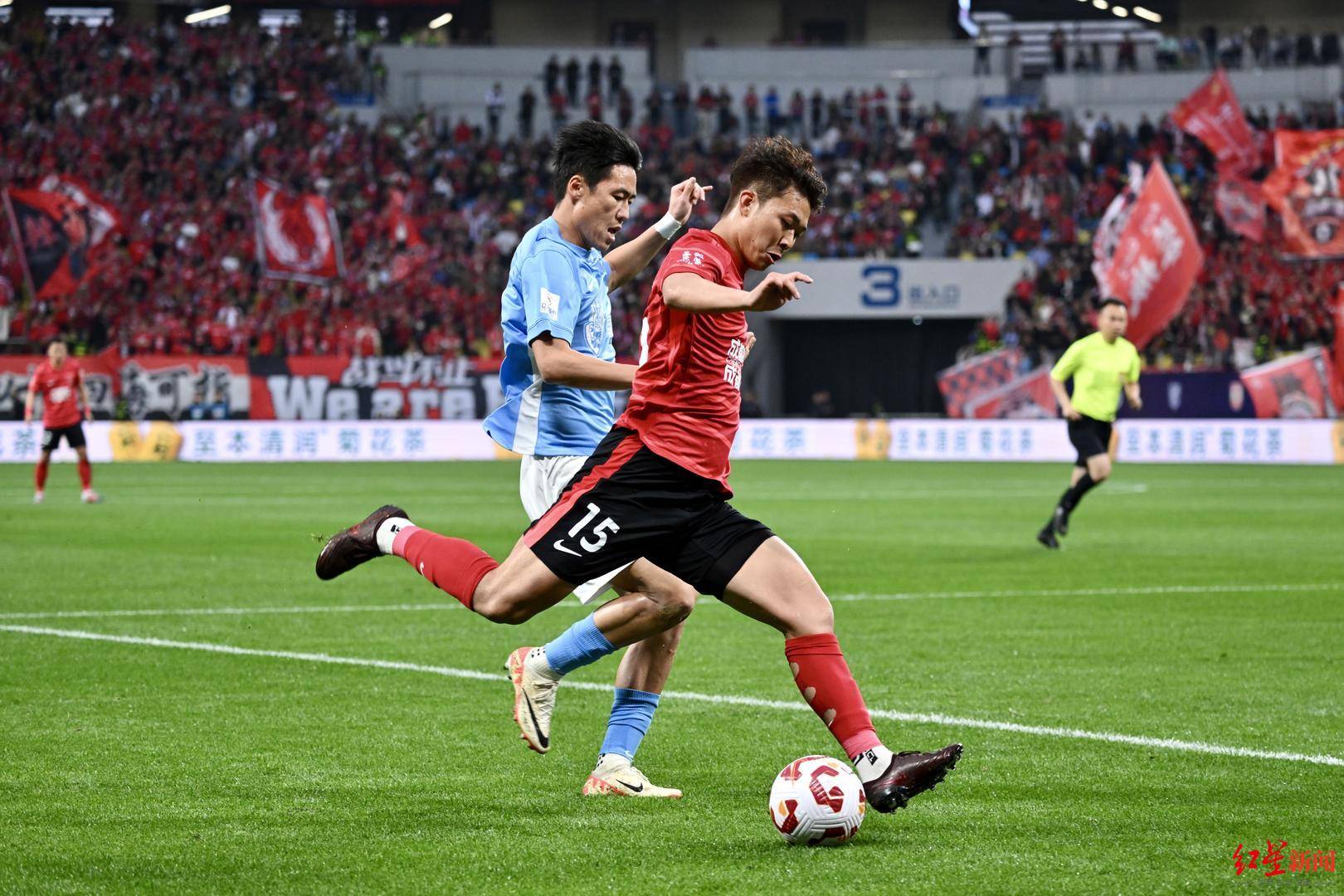 ysbSPORTS-激情燃烧！球队比拼激烈，胜负难分