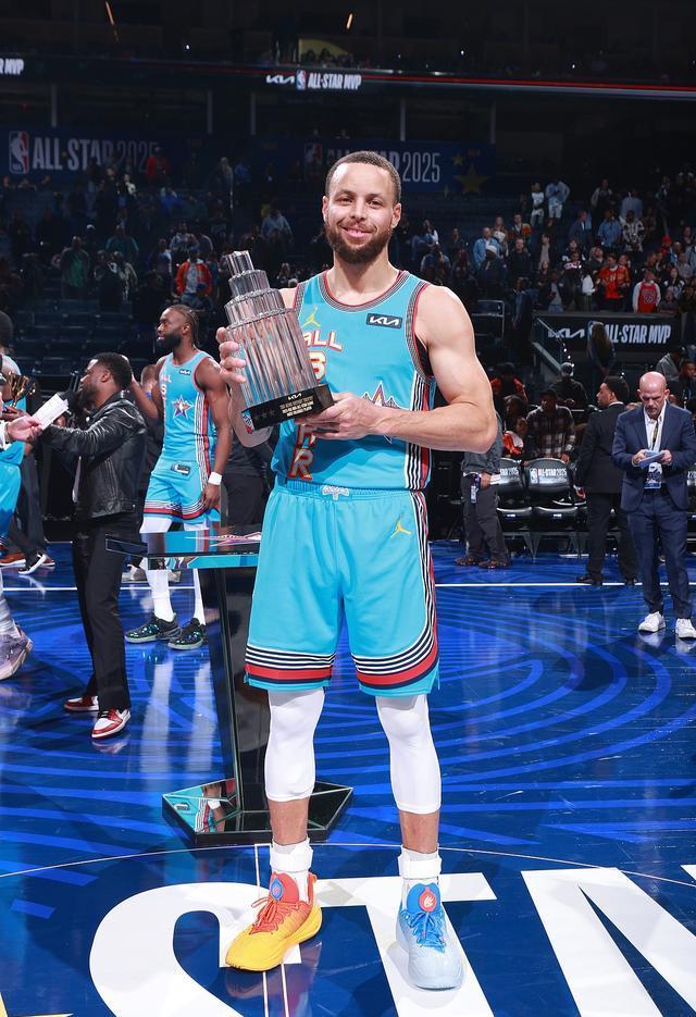 NBA顶级球星闪耀场上，篮球篮球璀璨风采动人心弦