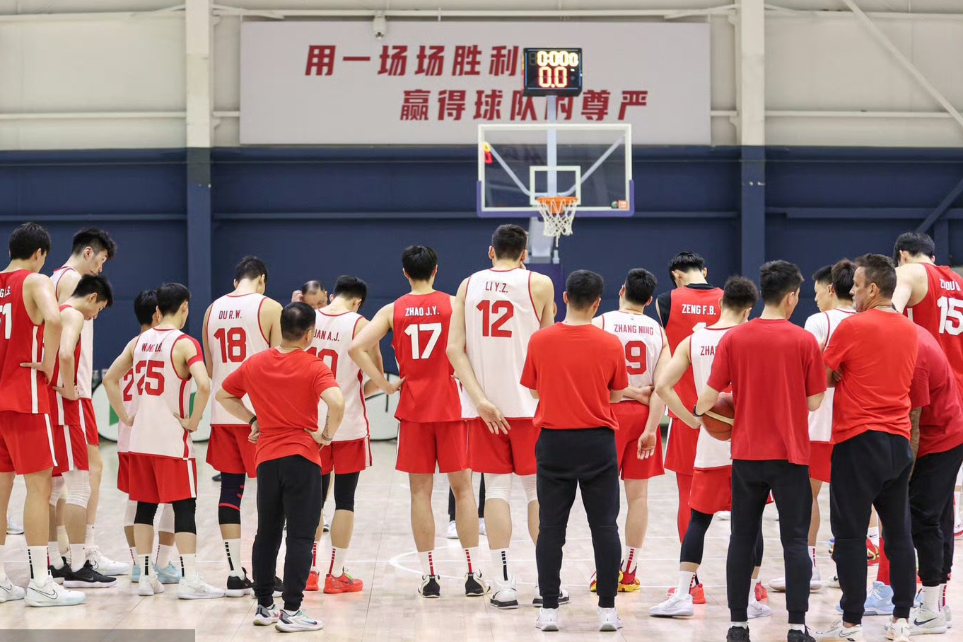 易胜博体育-体育场上精彩绝伦，球队实力不相上下