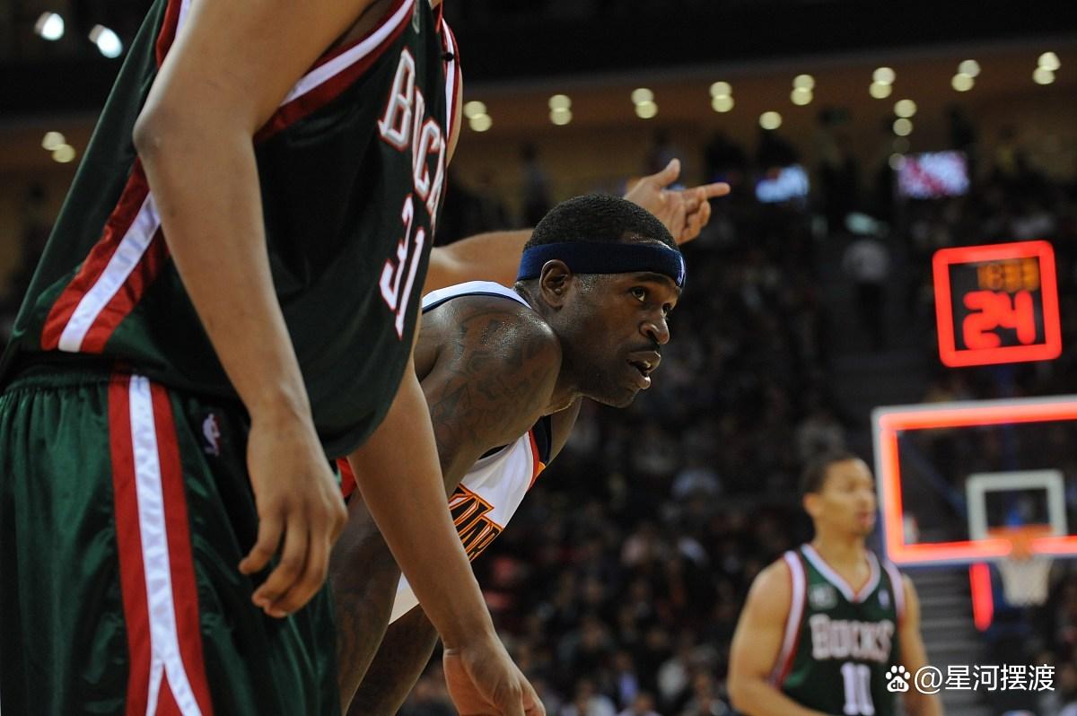 快船主场失利,球员状态下滑成为球队软肋 快船主场失利,球员状态下滑成为球队软肋