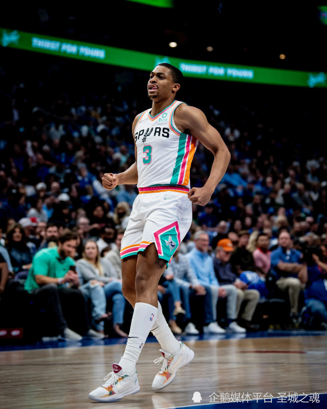 灵魂之战:独行侠对决马刺,敢问谁与争锋? 灵魂之战:独行侠对决马刺,敢问谁与争锋?